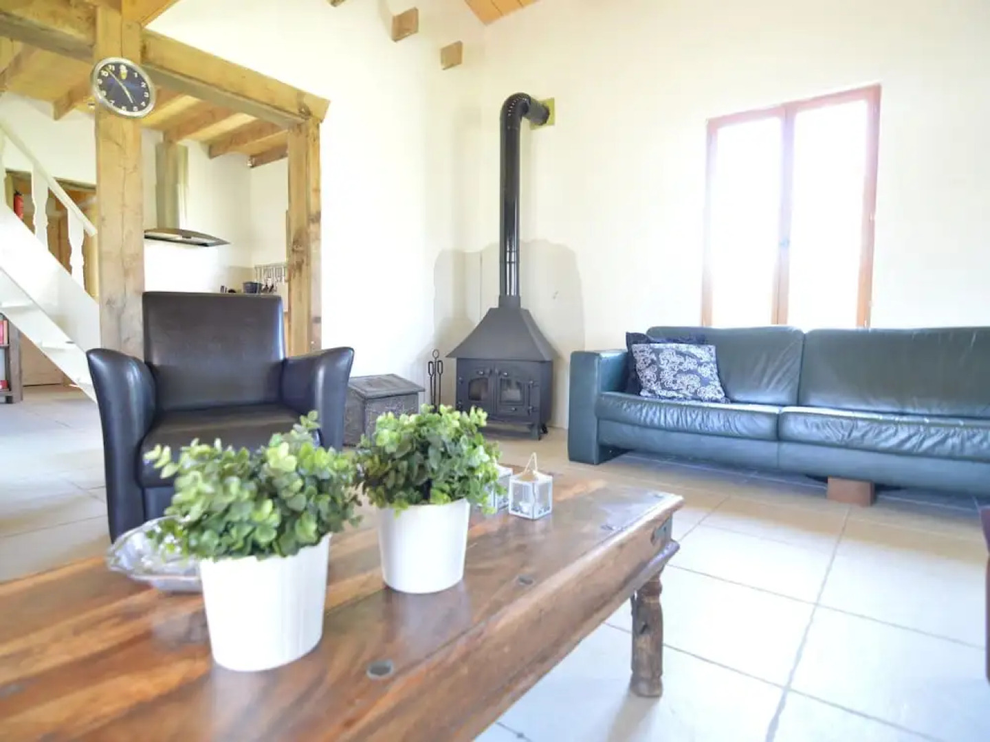 Modern Holiday Home near Forest in Burgundy