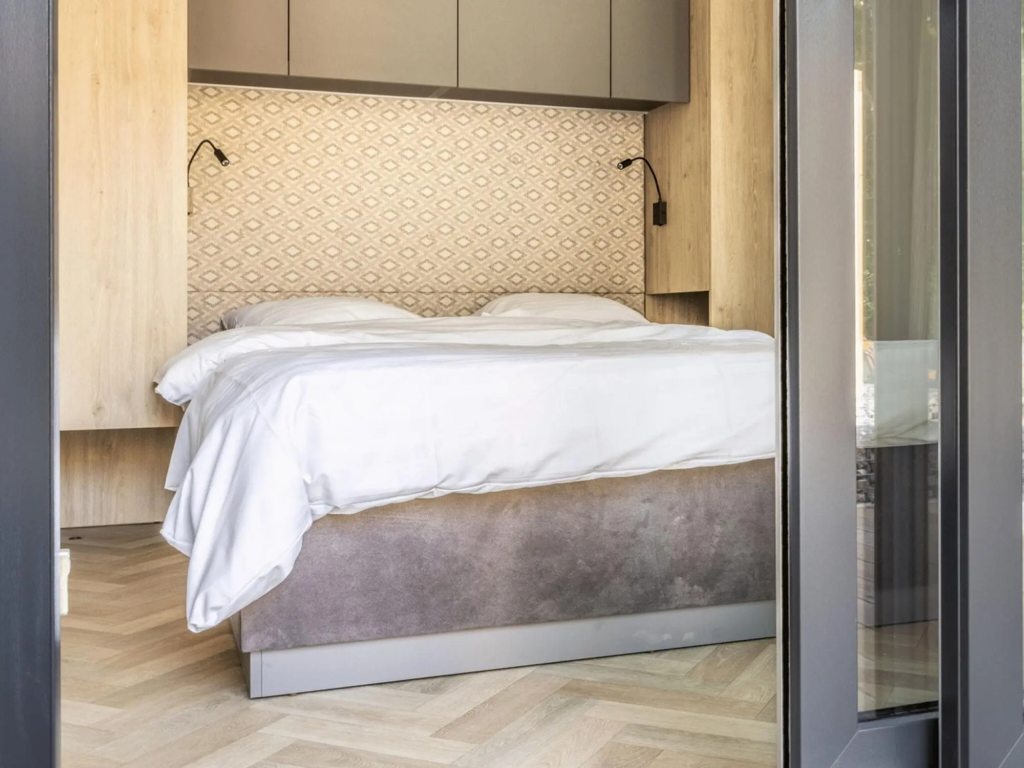 Modern chalet with air conditioning, in a holiday park, in a natural environment