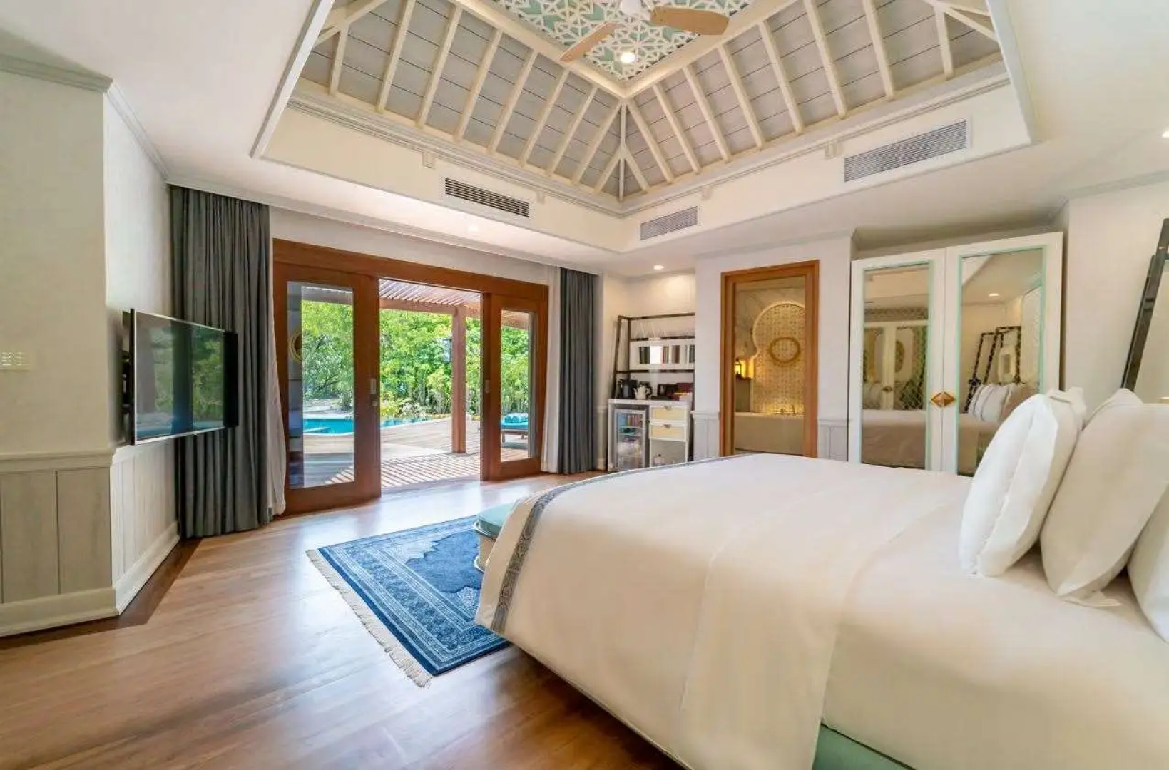 The Signature Collection by Hideaway