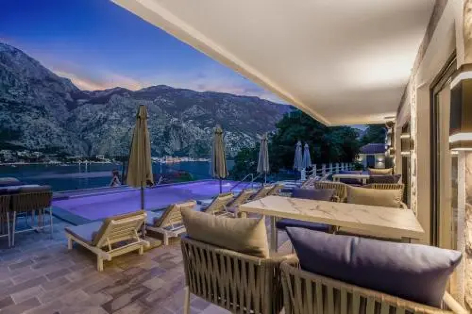 Dekaderon Lux Apartments