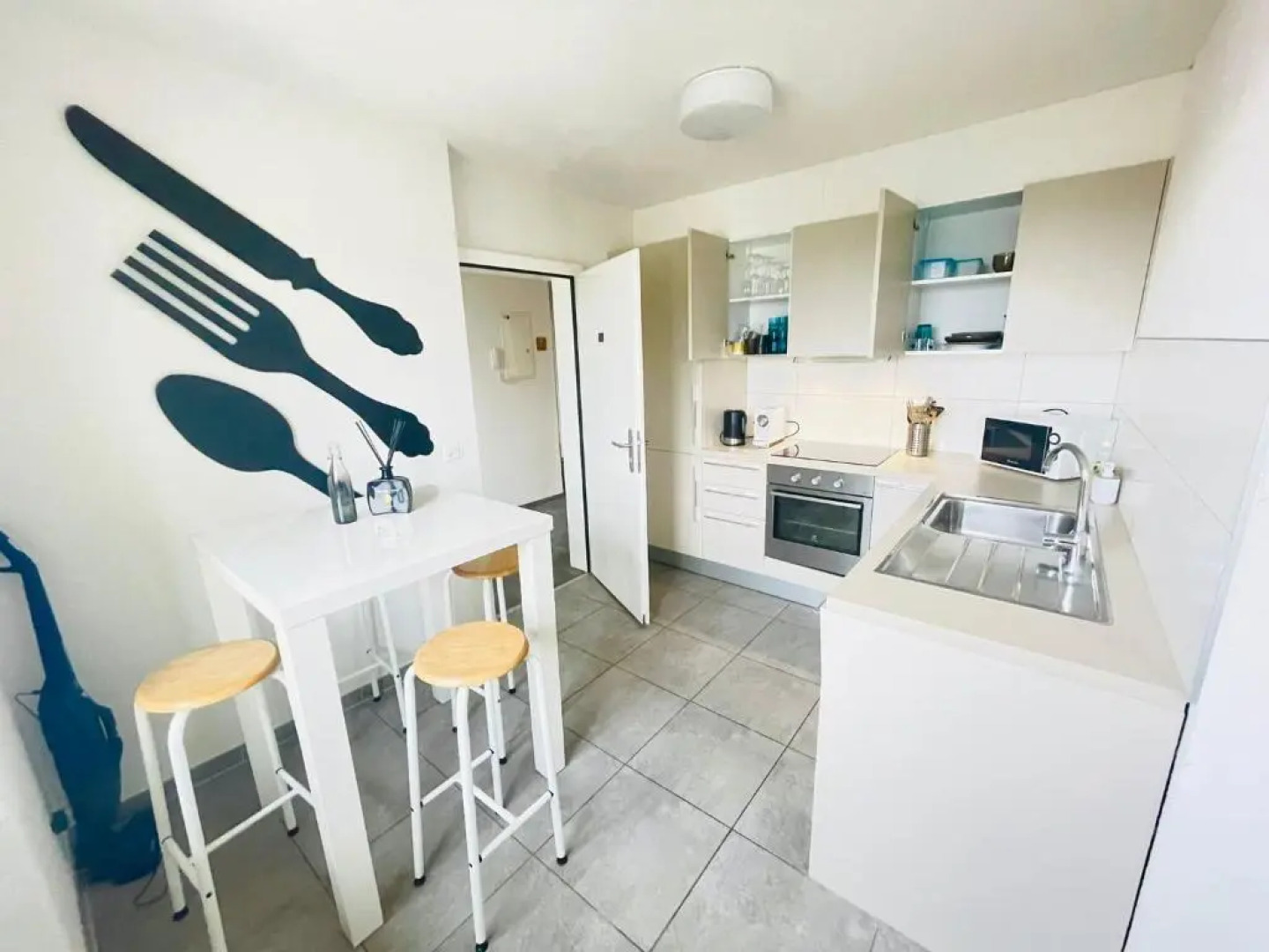 The 5 continents III by Stay Swiss