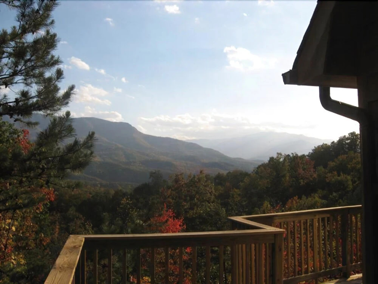 On Eagles Wings 2 Bedroom Mountain View Home with Hot Tub