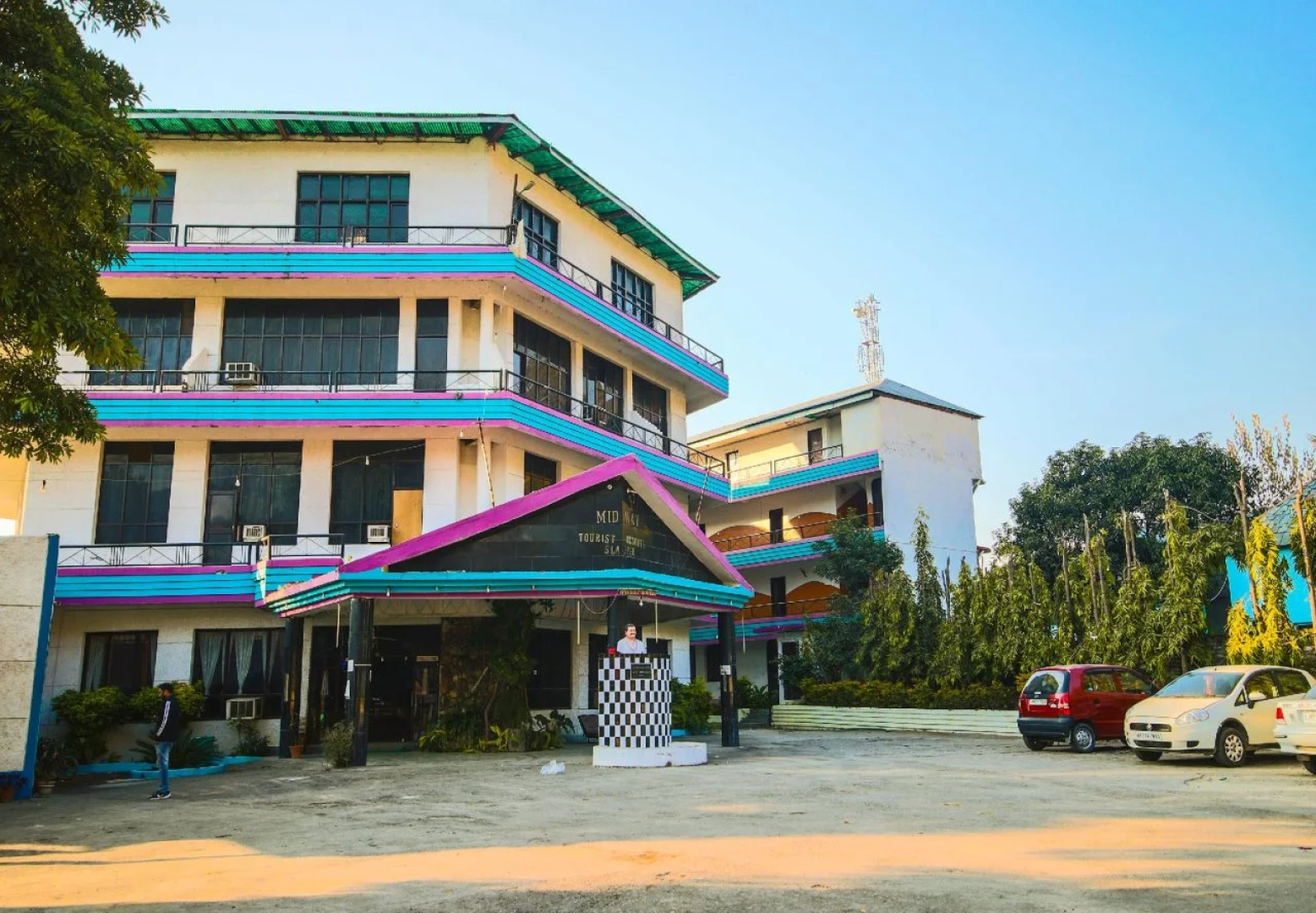 Mid Way Resort by OYO Rooms