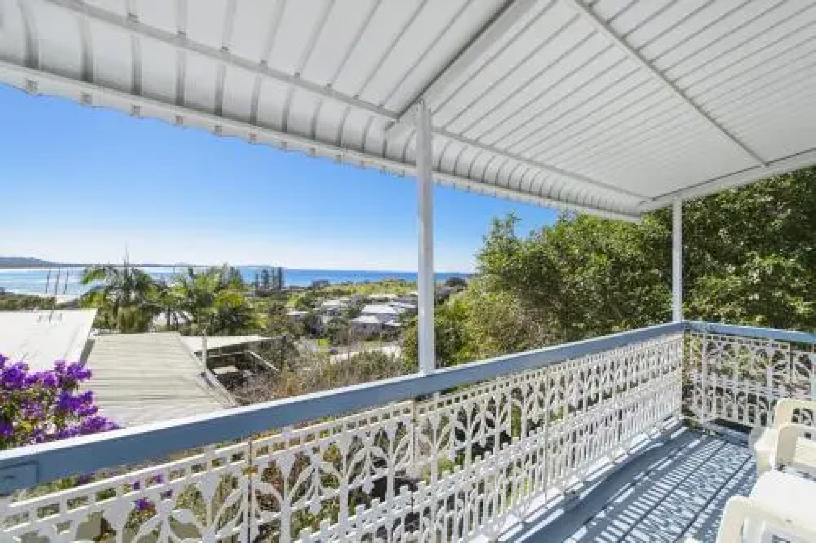 Whitecaps, 26 East Street