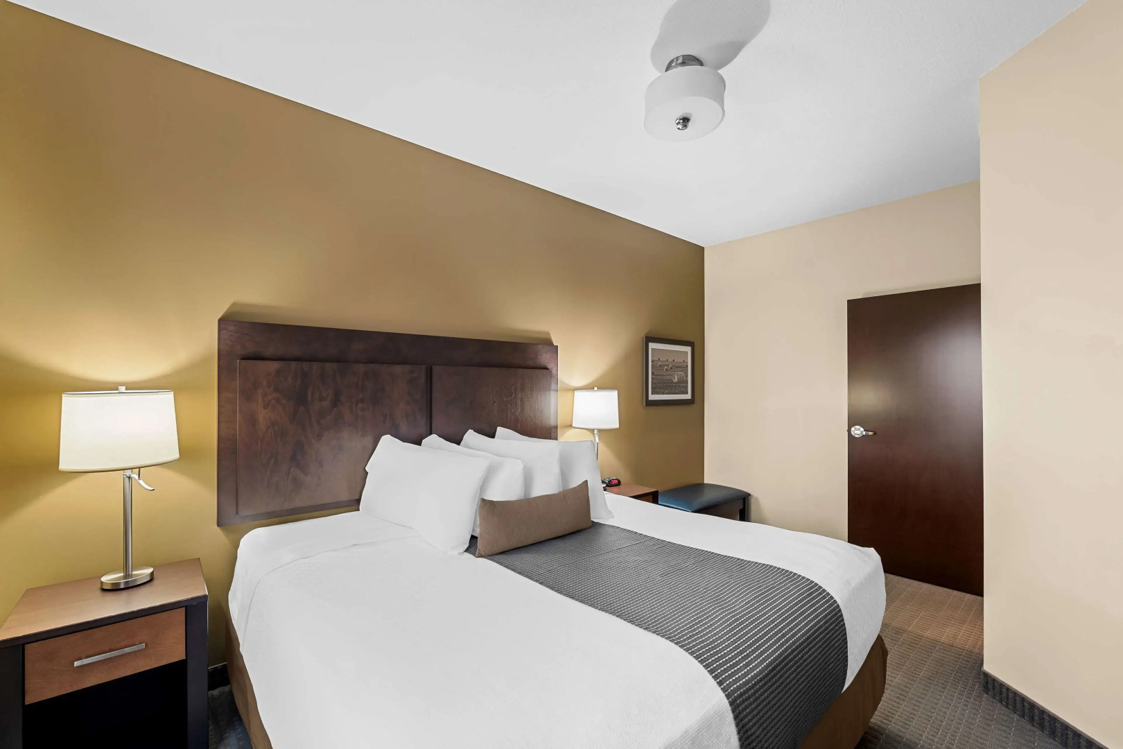 Best Western Plus Lacombe Inn & Suites