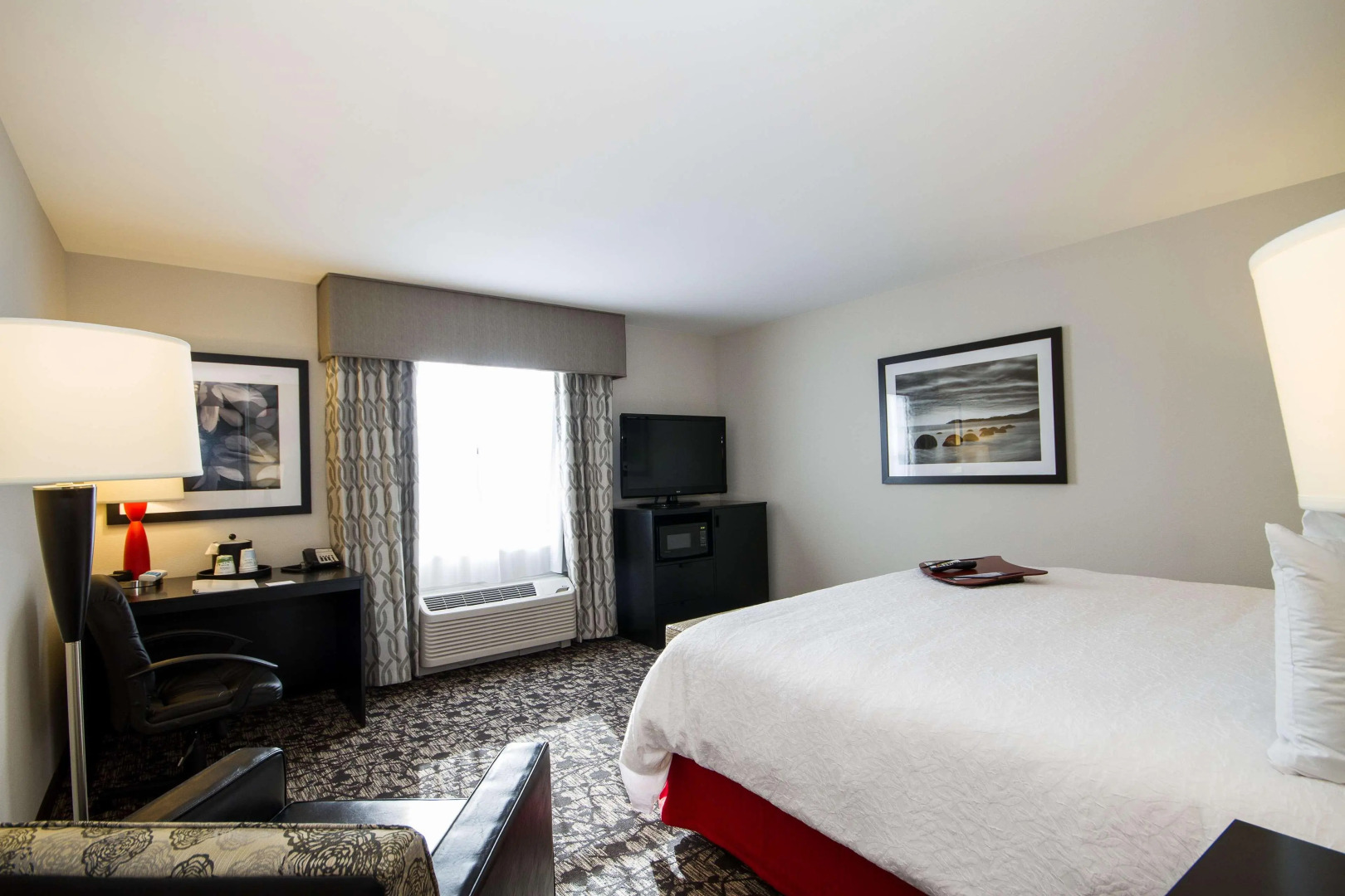Hampton Inn & Suites DuPont