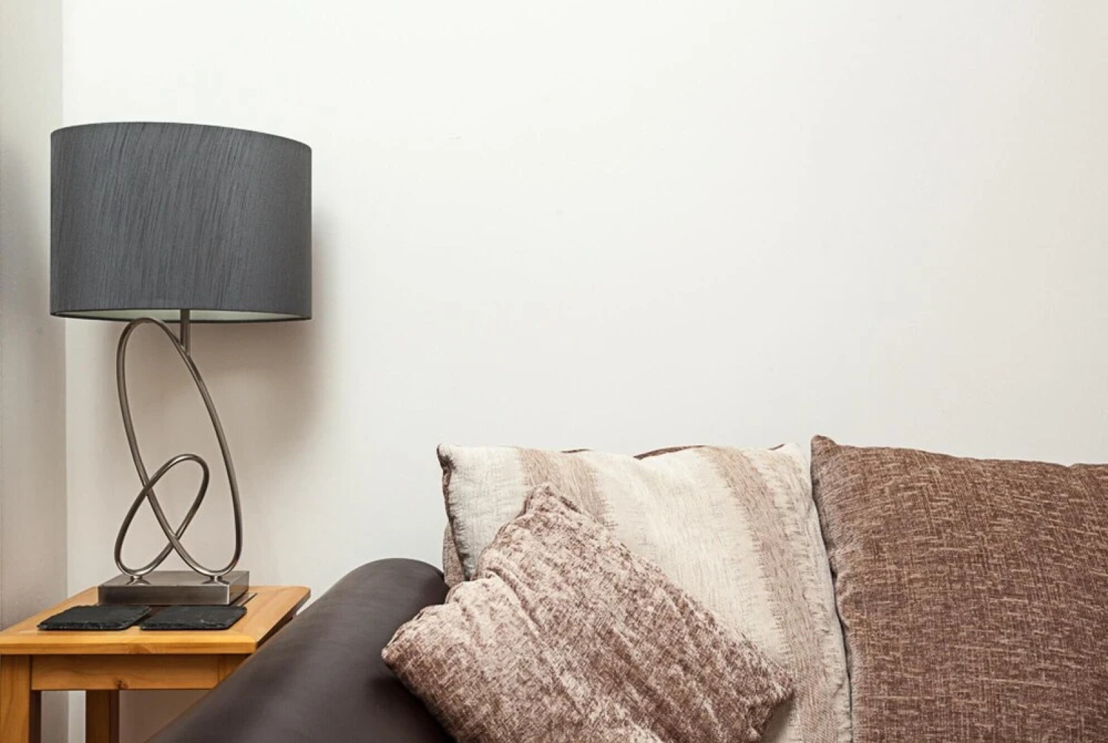 Redhill Garland- 1 bed Self Contained Apartment Close to Hospital