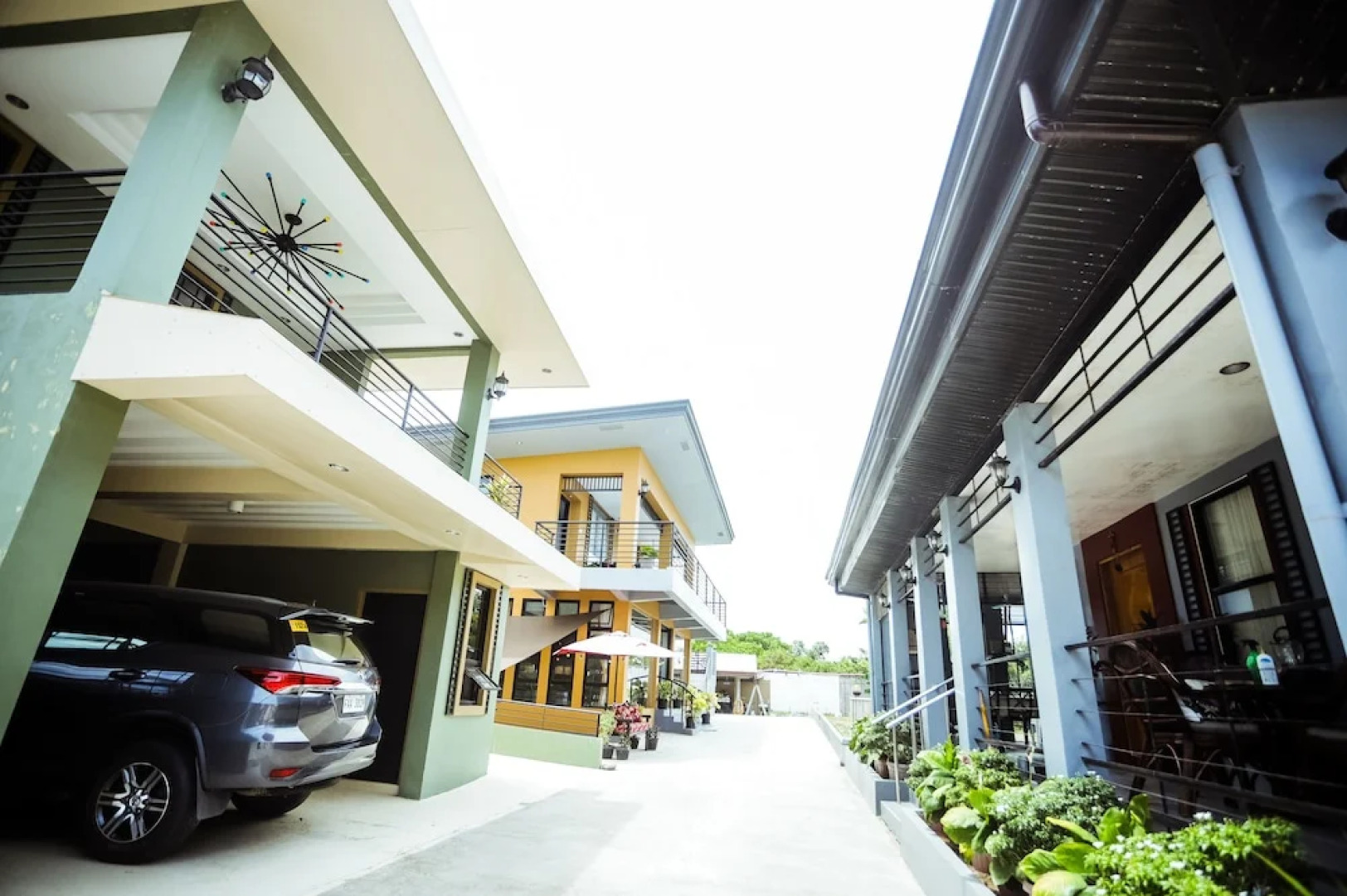 Zeller Court Apartelle