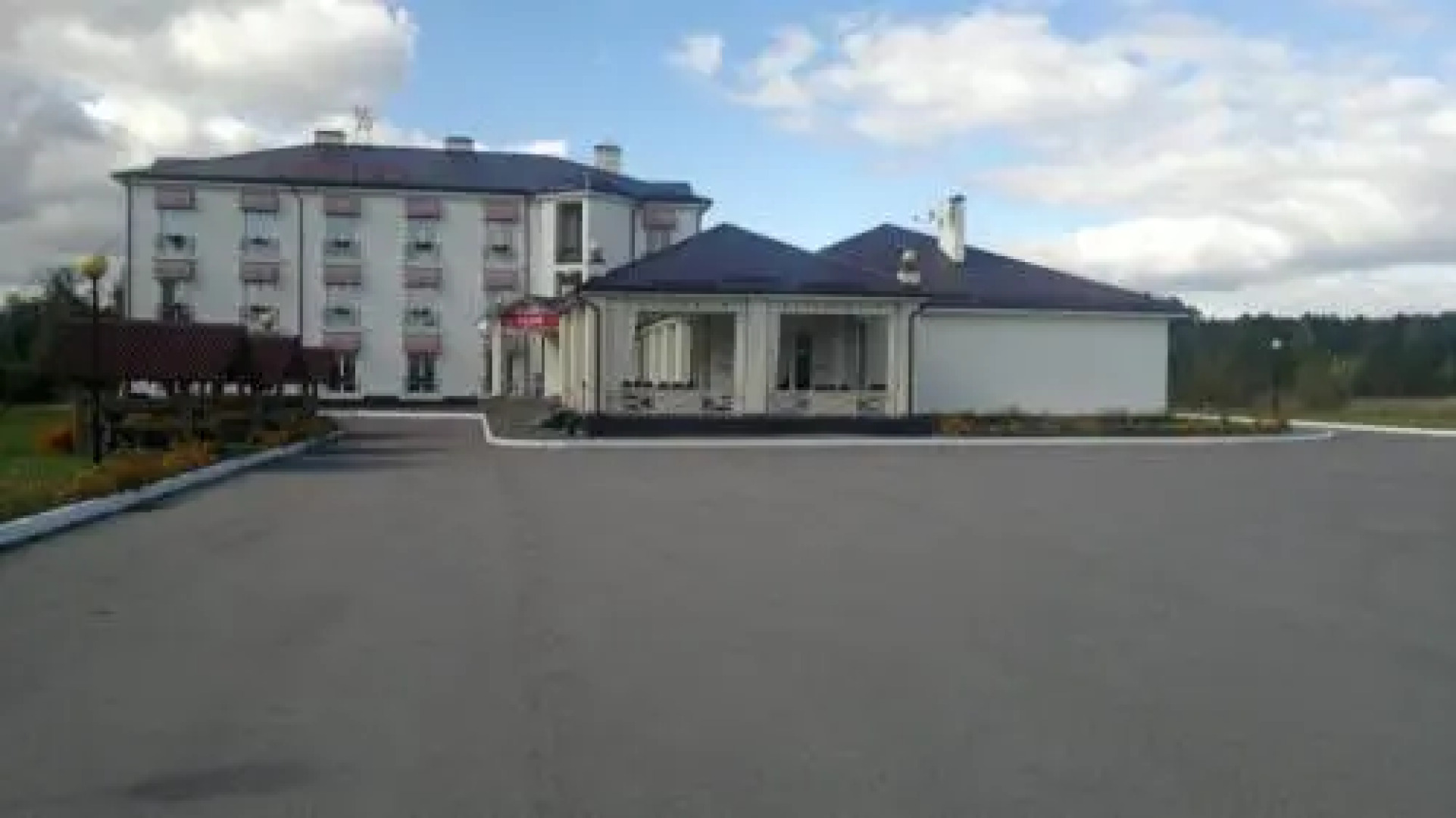 Sadky Hotel and Restaurant