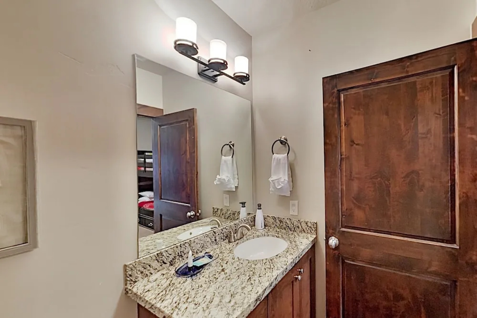 999wabig 4 Bedroom Home