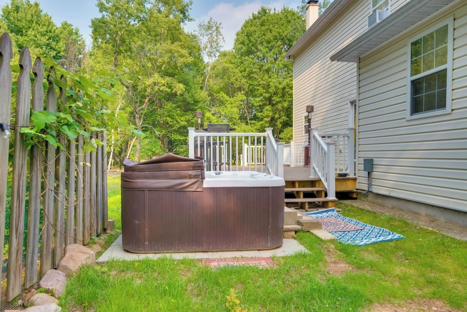 Beautiful Effort Escape w/ Private Hot Tub!