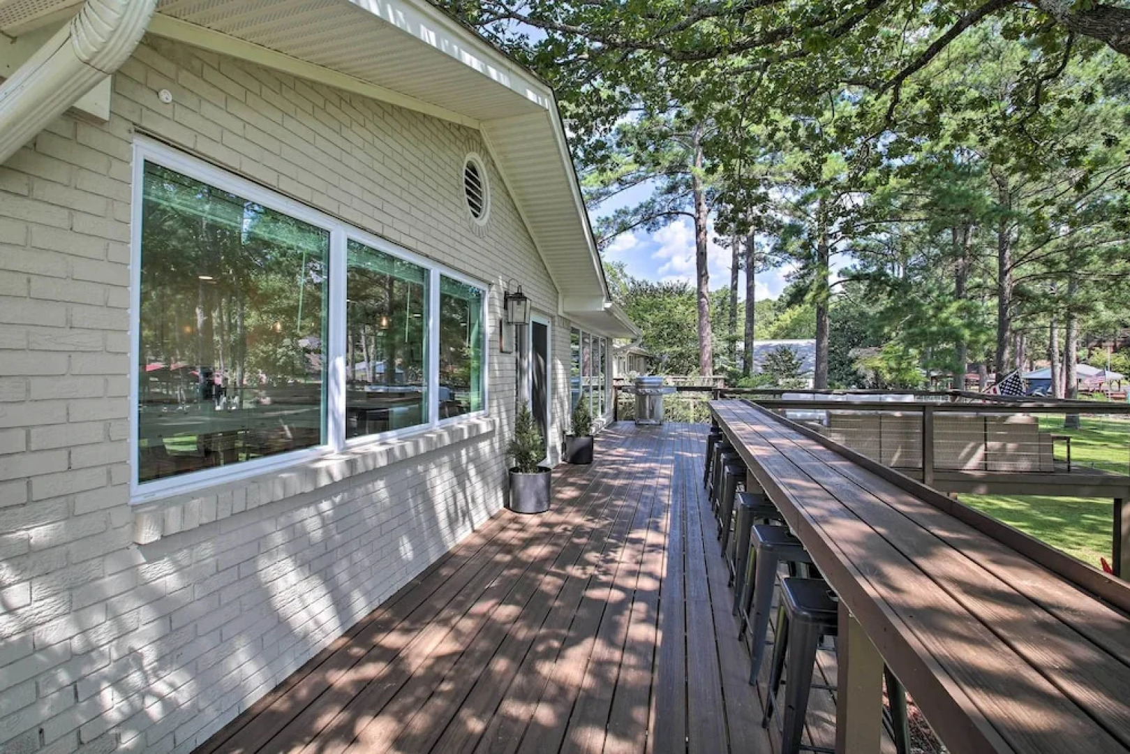 Deck, Fire Pit: Waterfront Lake Hamilton Home