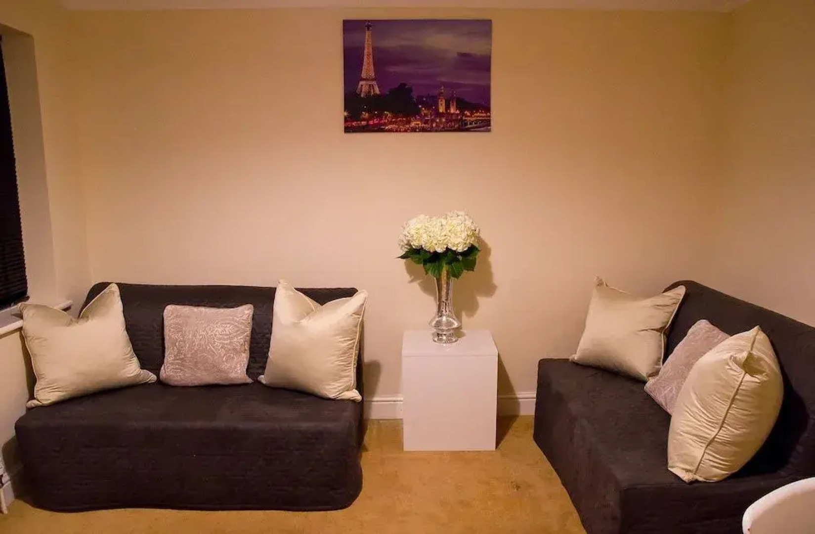 Icon Hutton Apartment