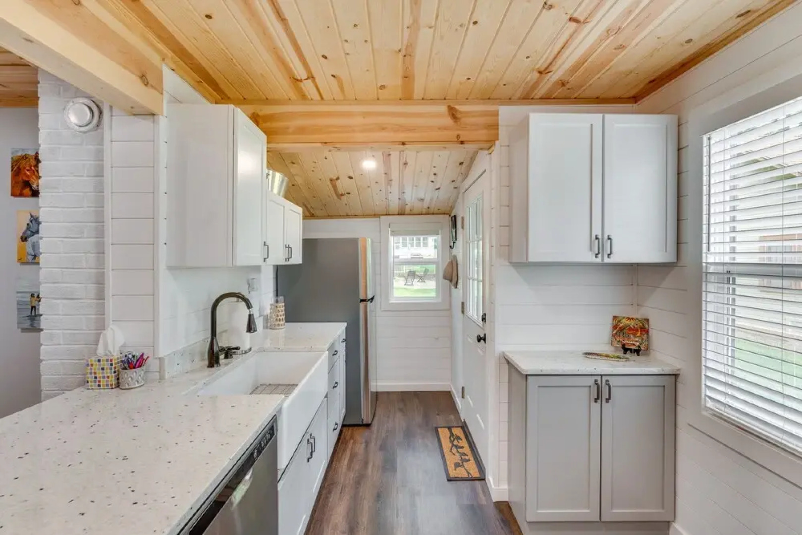 Welcoming Williams Bay Cottage w/ Deck & Fire Pit!