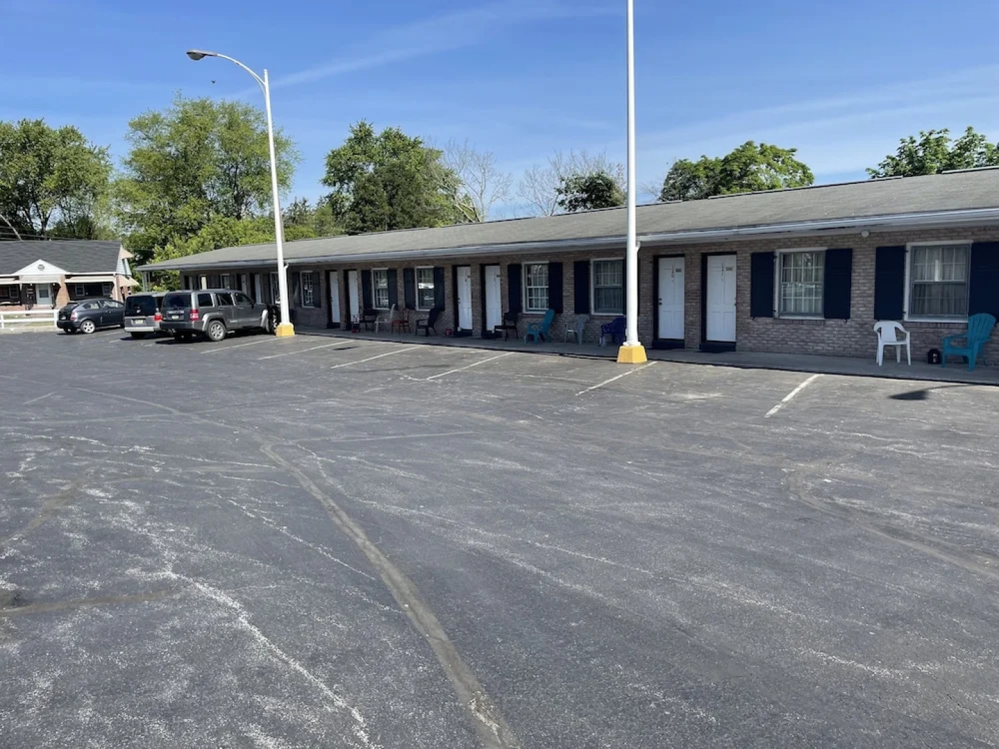 Budget Host Three Crowns Motor Lodge