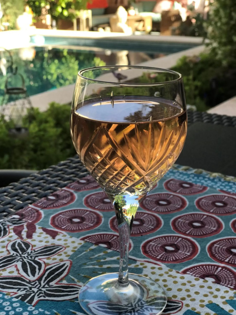 Self Catering Garden Apartment with a Private Garden and Shared Pool