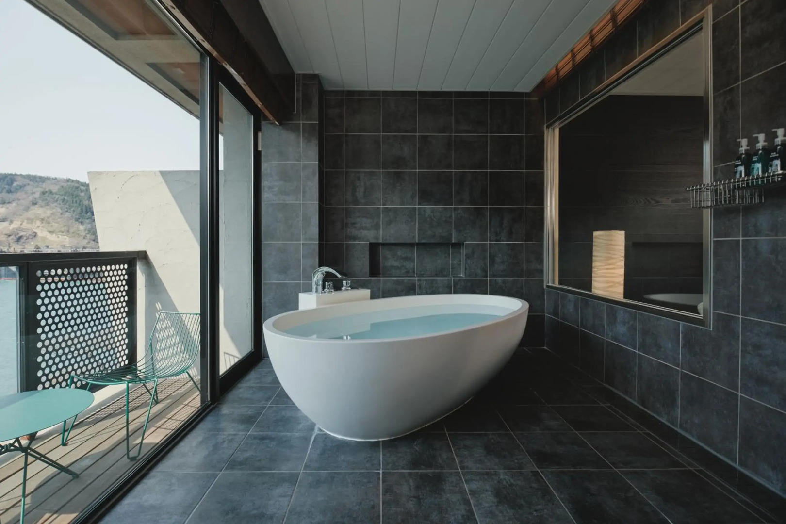 River Retreat GARAKU