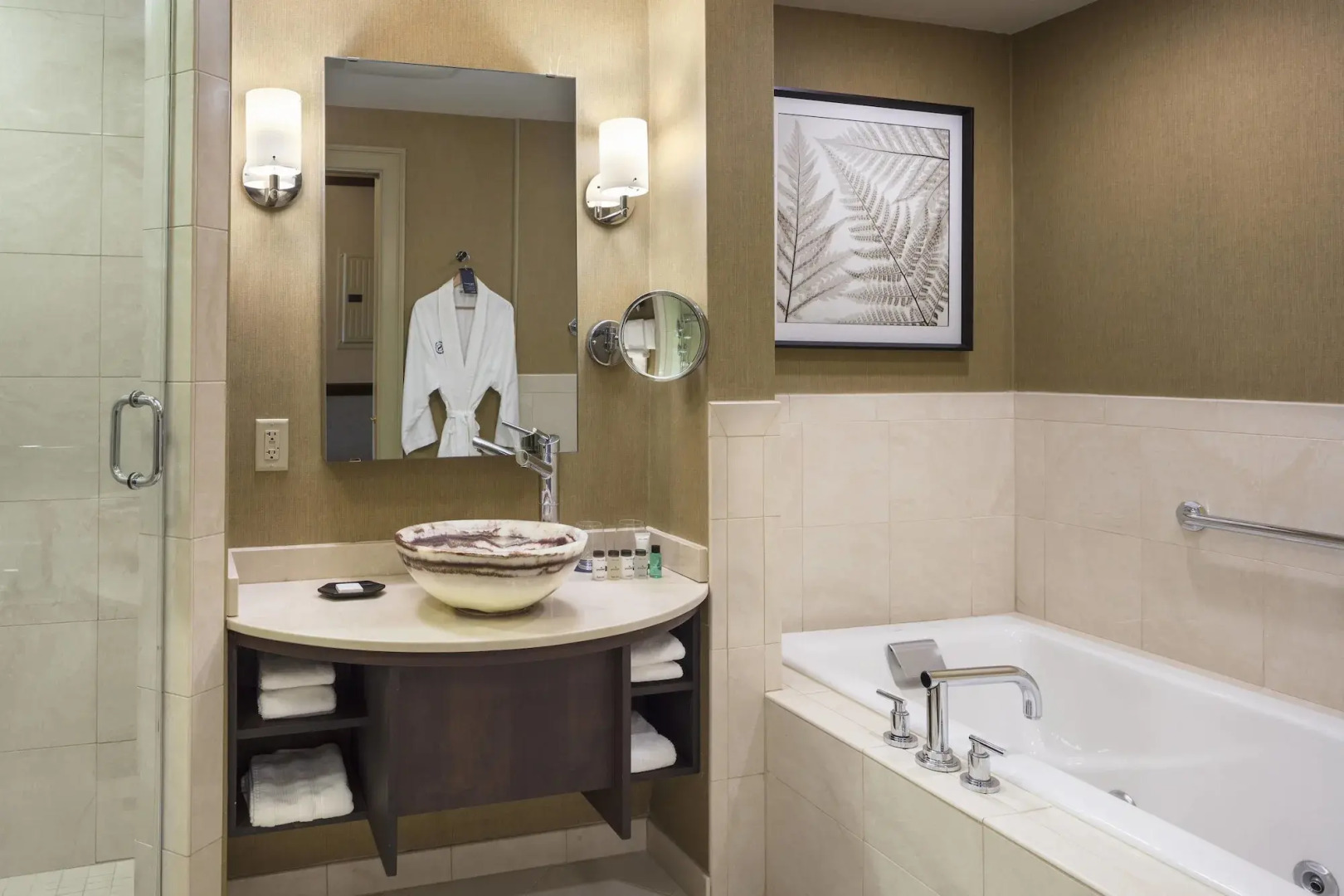 Sheraton Commander Hotel