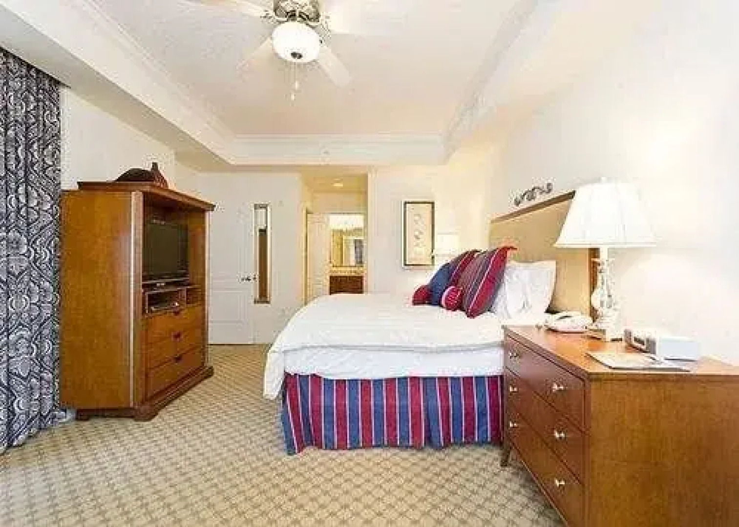 Yacht Harbor 470 4th floor 3 bedrooms condo by RedAwning