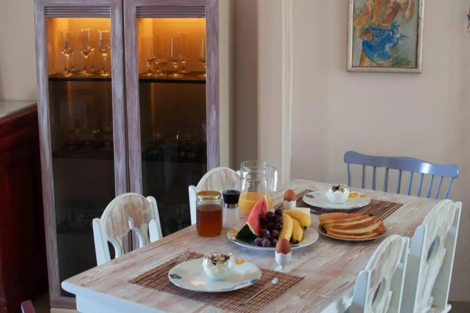 Marys Art and Cultural House 100meters from the beach