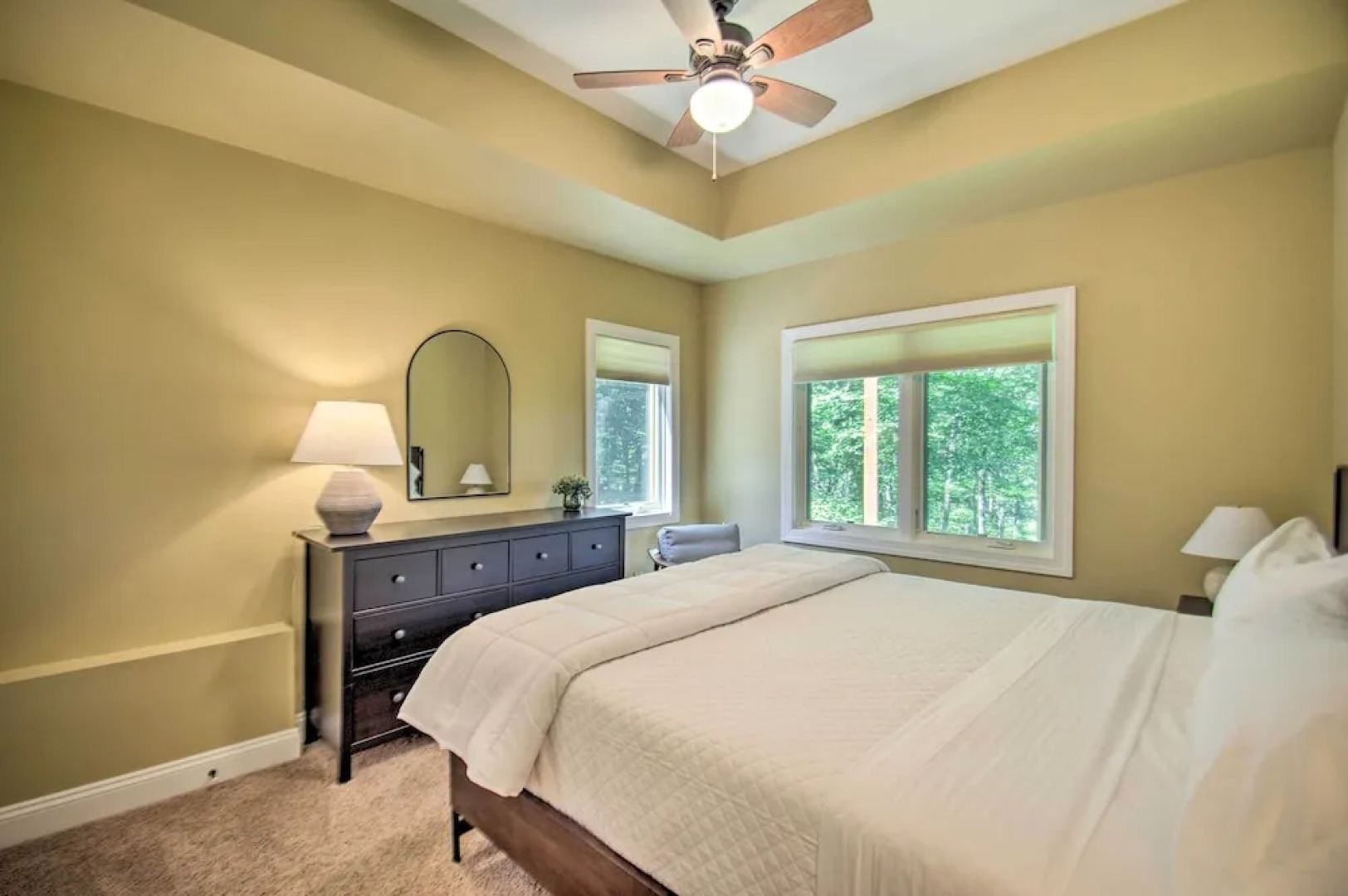 Luxe Wintergreen Resort Escape w/ Hot Tub!