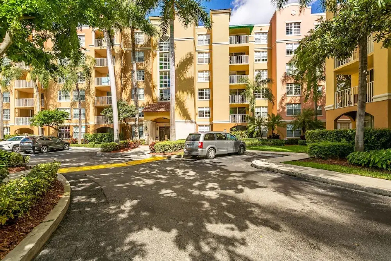 Wonderful 3 Bedroom Condo in the Heart of Aventura