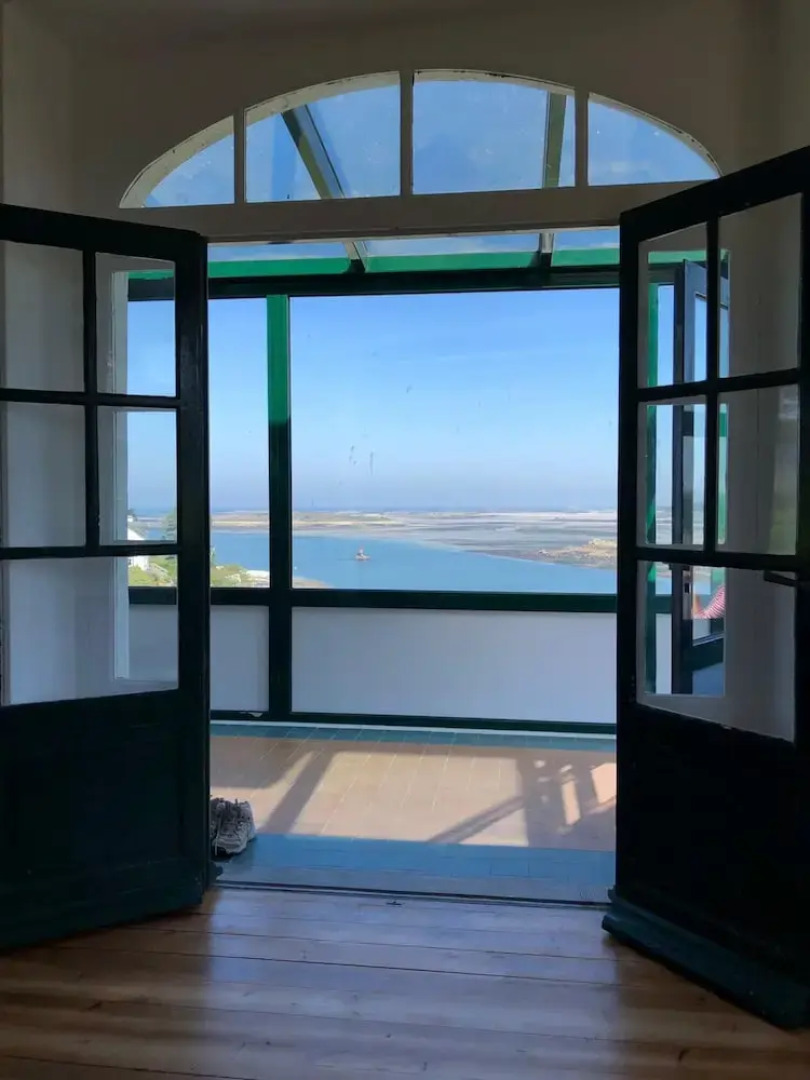 Superb sea View / Private Beach Access