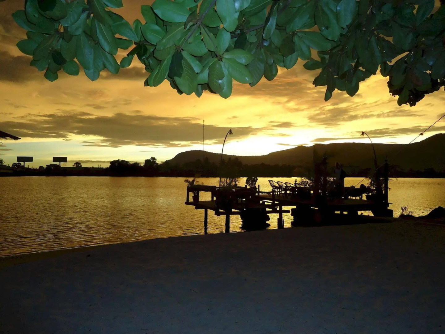 Natural Bungalows Restaurant and Bar