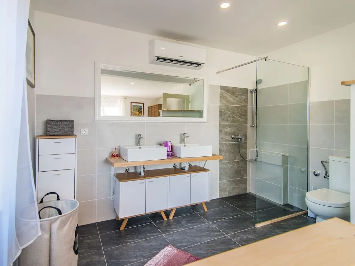 Beautiful Stone Villa With Private Infinity Pool and a Fascinating sea View