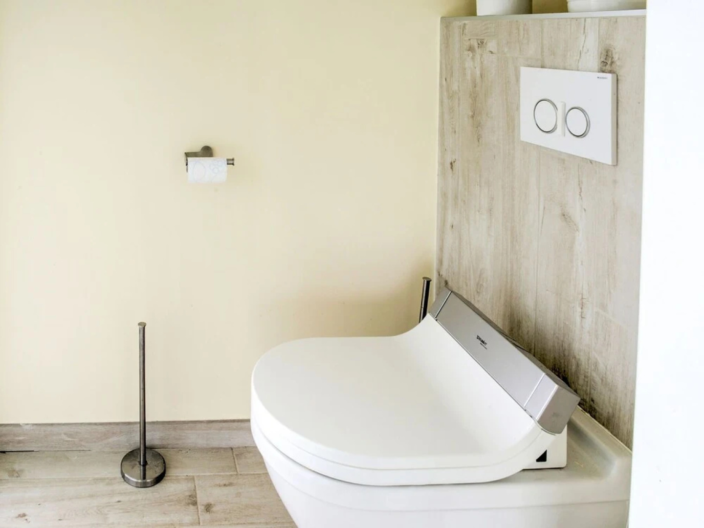 Plush Villa in Léglise near Forest