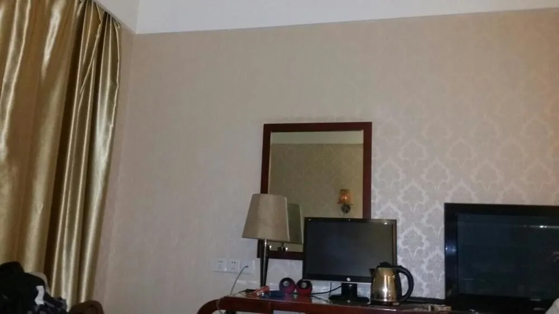 Lvliang Double Yu The Holiday Hotel