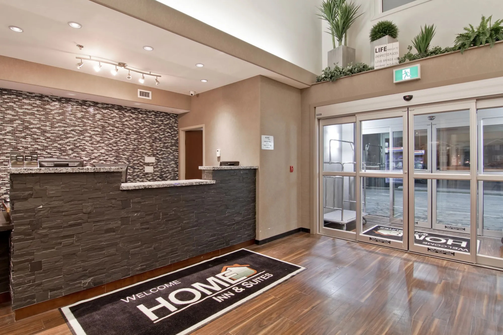 Home Inn and Suites Regina Airport