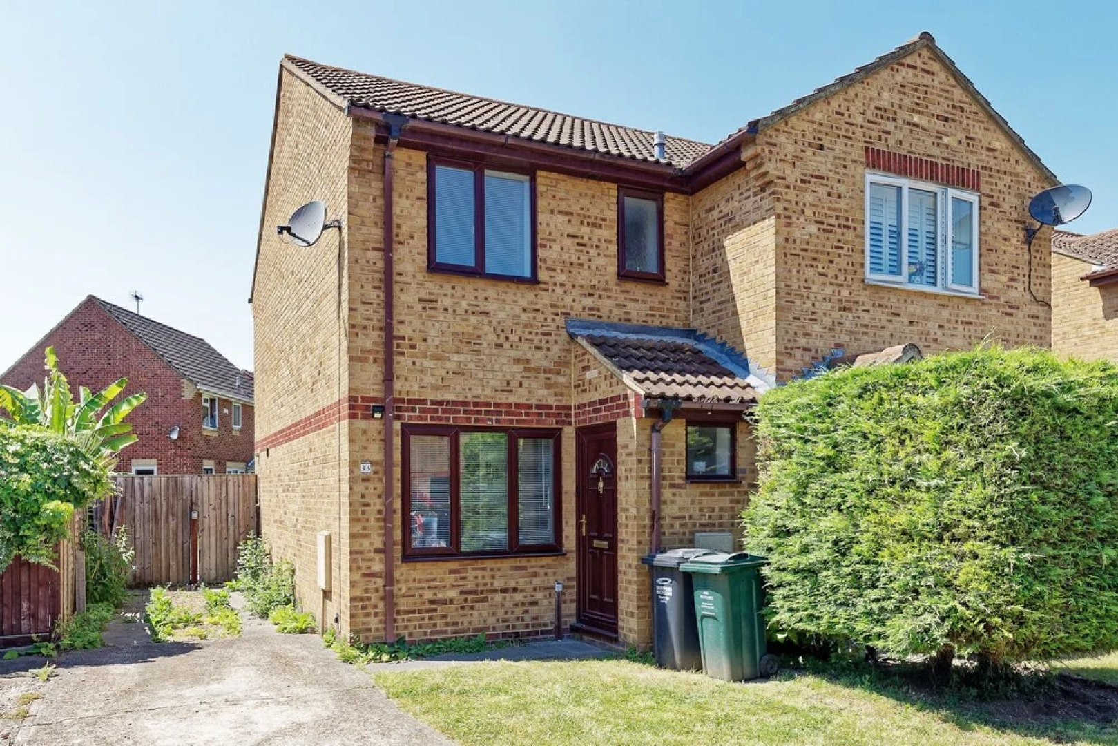 Lovely 2-bed House in Kent - Parking Available