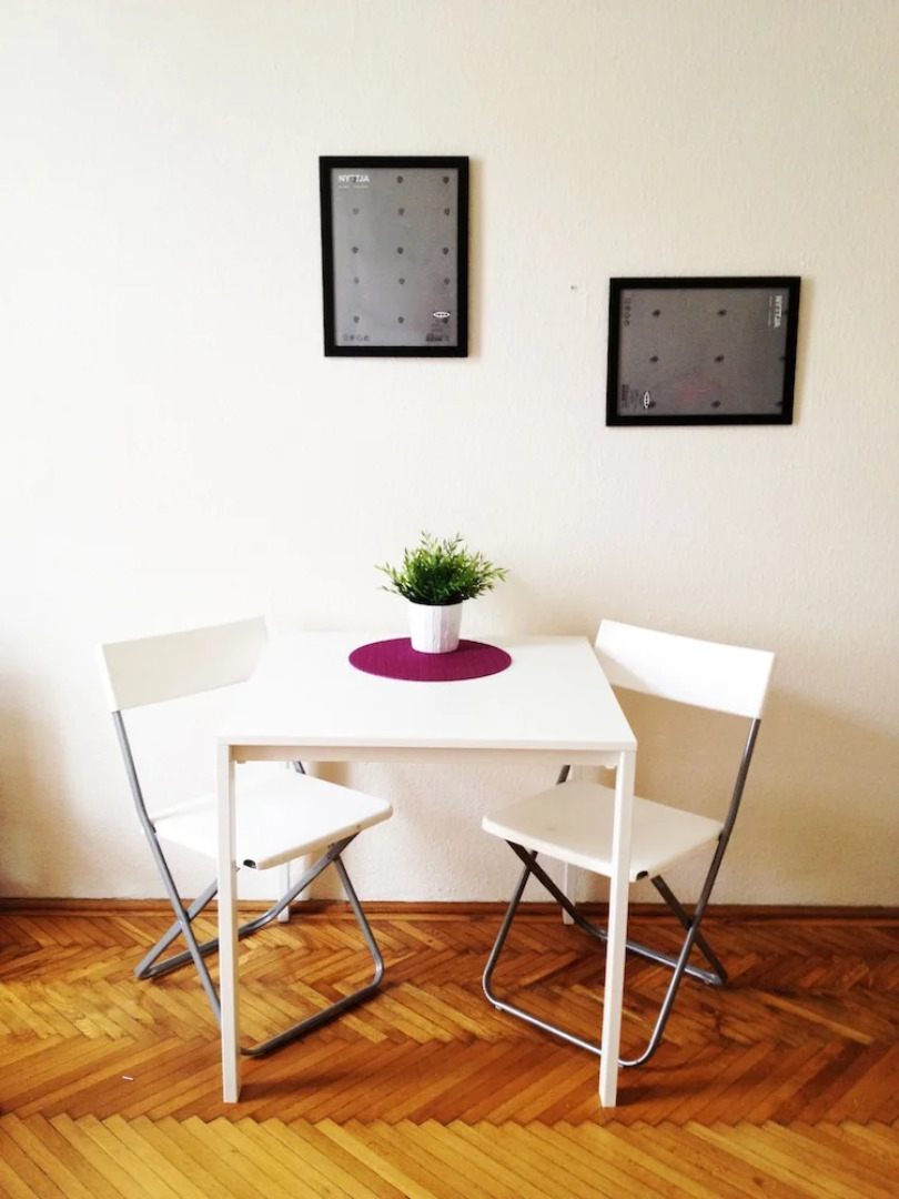 Hi5 Apartments - Parliament