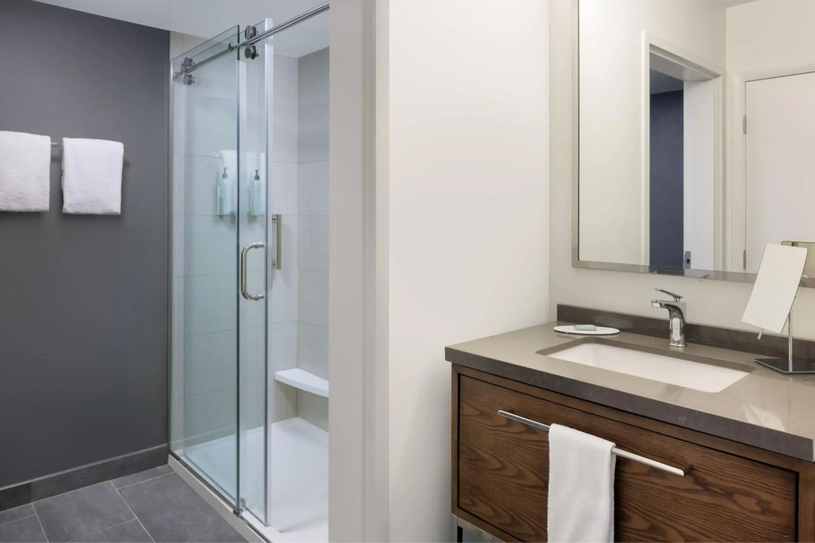 Courtyard by Marriott Edison Woodbridge