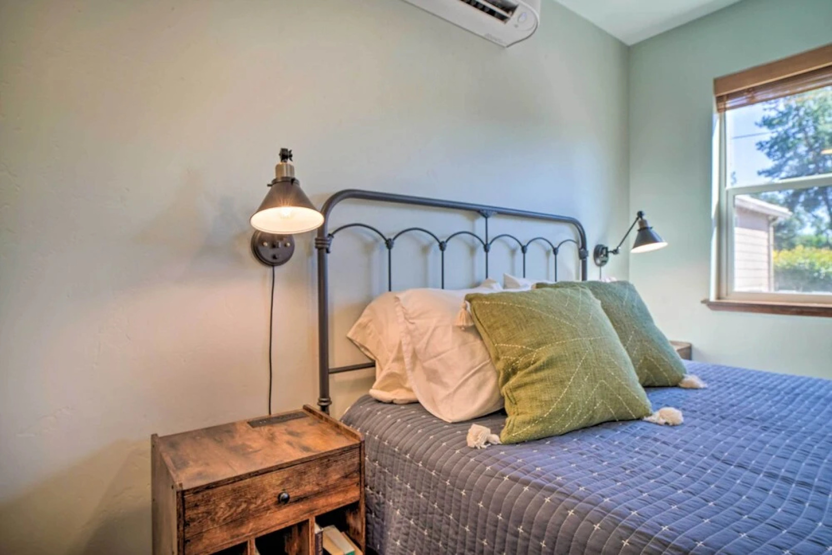 Chic Grants Pass Tiny Home ~ Half-mi to Dtwn!