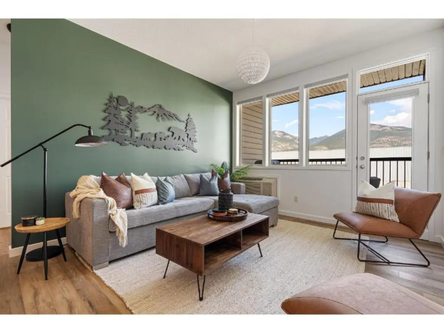 The Grizzly House I Sleep 7 I Patio & BBQ I 55 TV