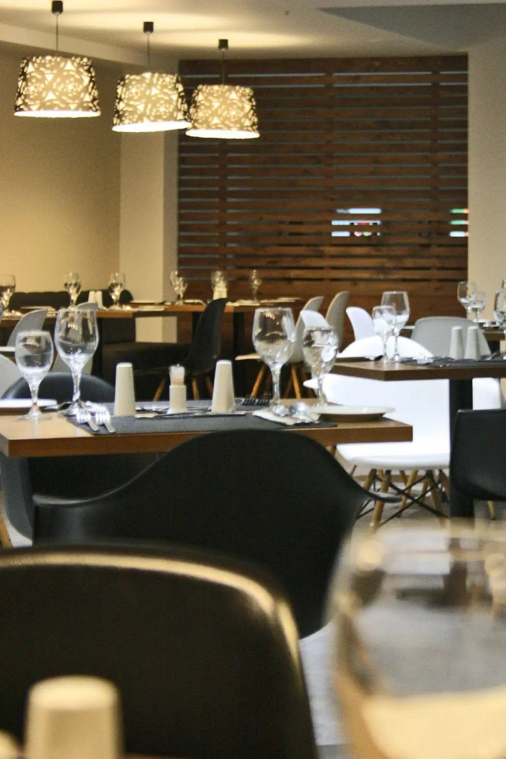 Отель Amphitryon City