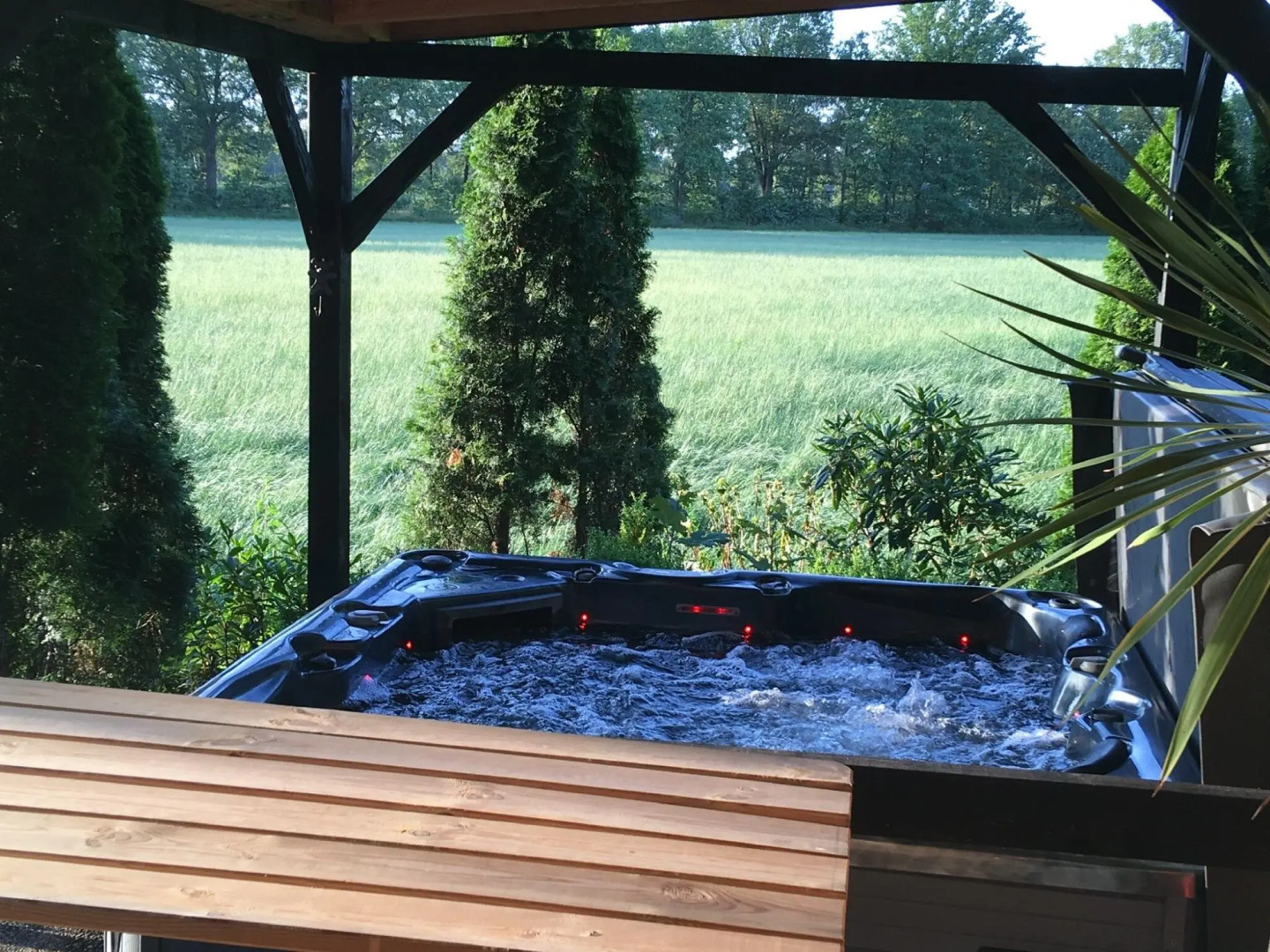 Alluring Holiday Home in Reutum-Weerselo with Hot Tub
