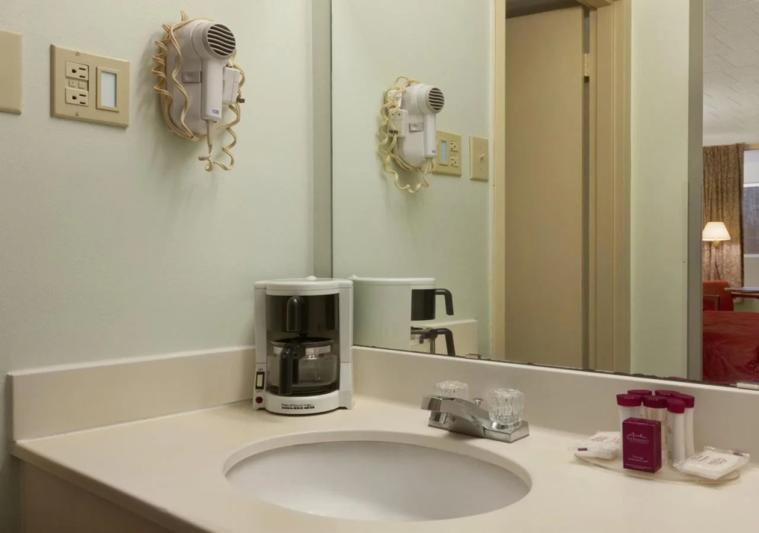 Red Carpet Inn Hazleton