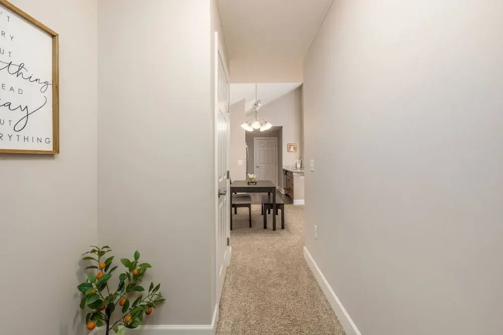 Woodland Penthouse 2BR W D Pool Gym Walkable