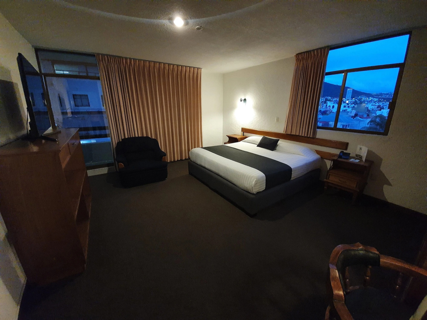 Estanza Hotel & Suites