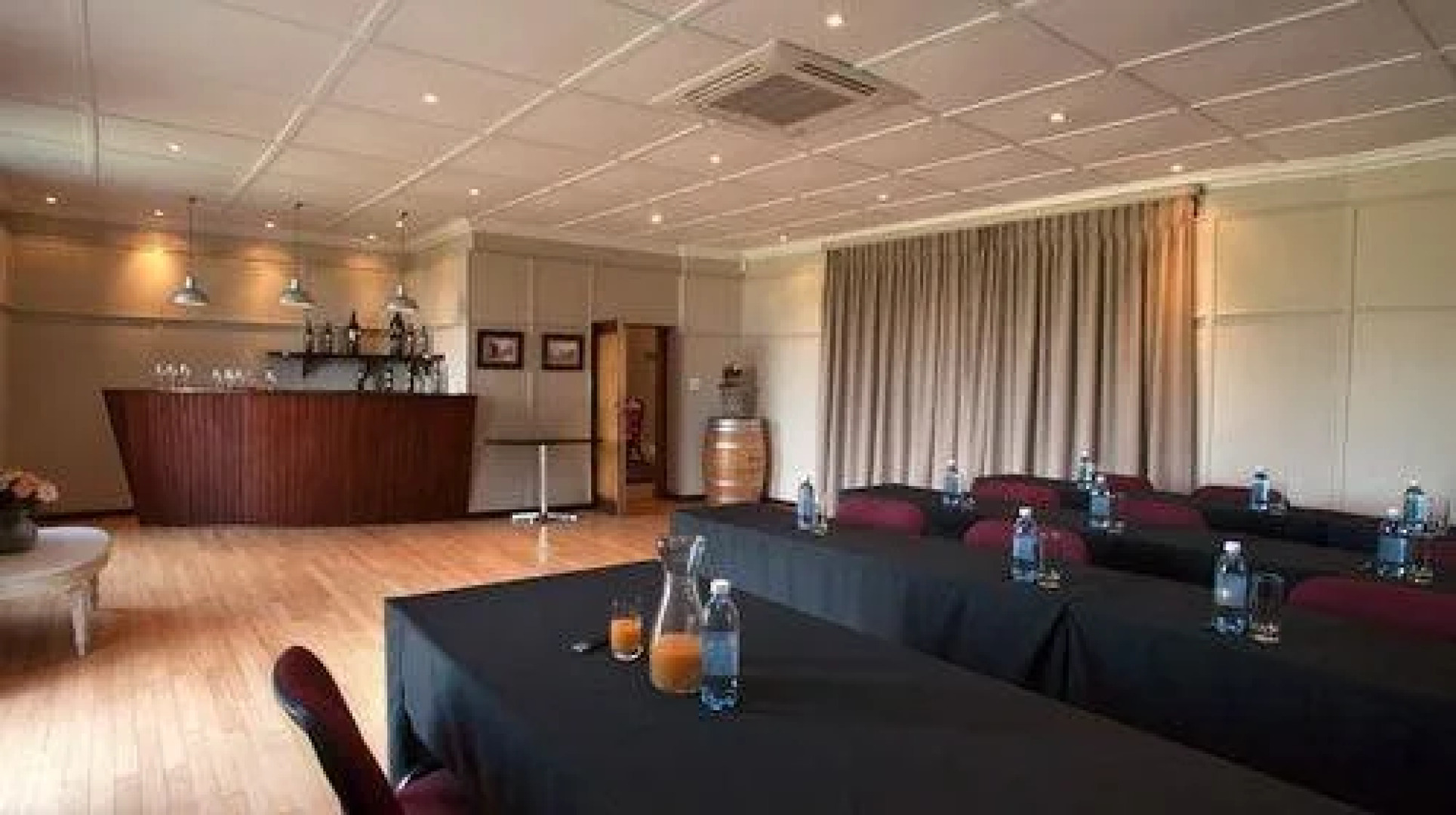 Under Oaks Guesthouse