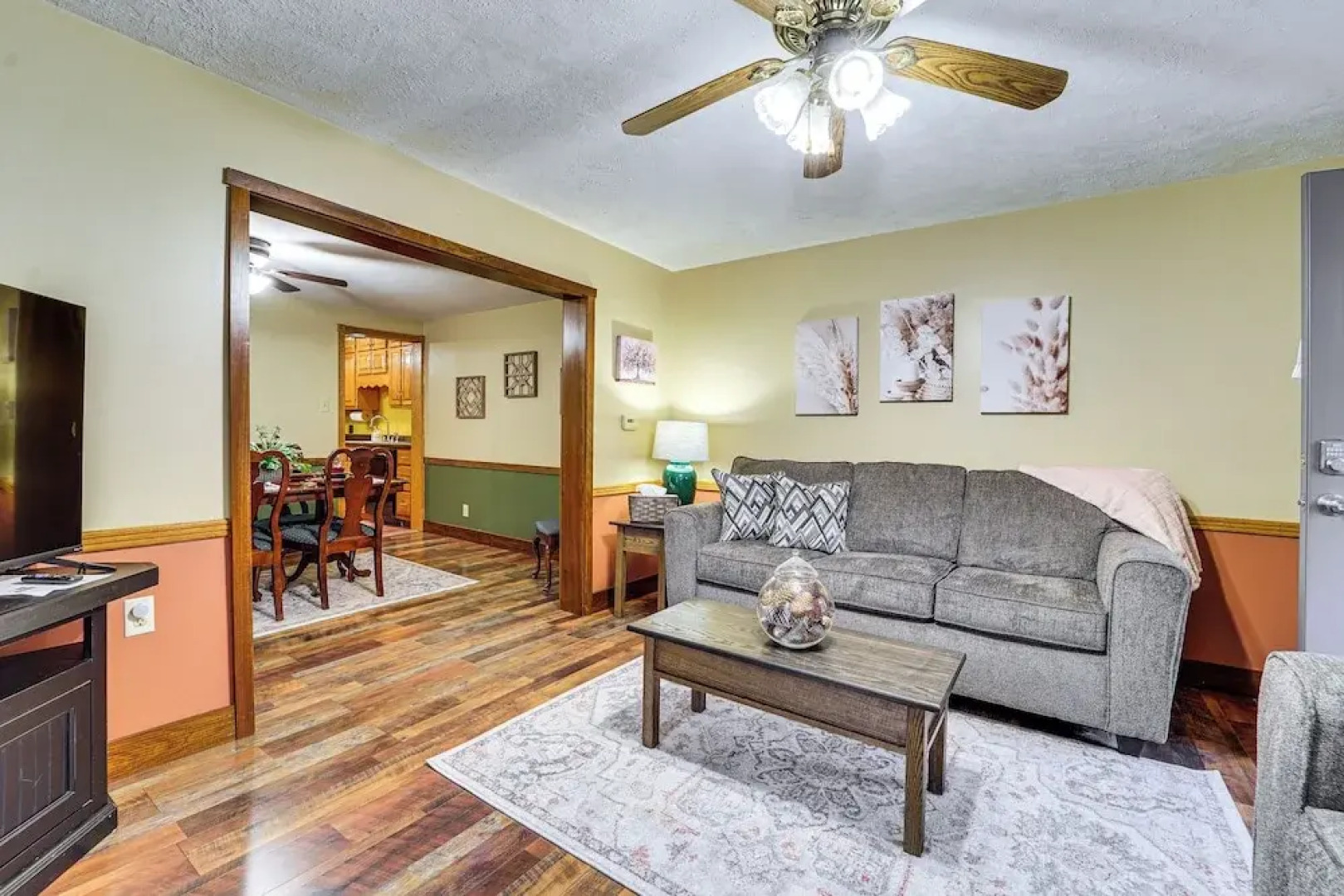 Grill, Dine & Relax Outside: Home in Tyrone!