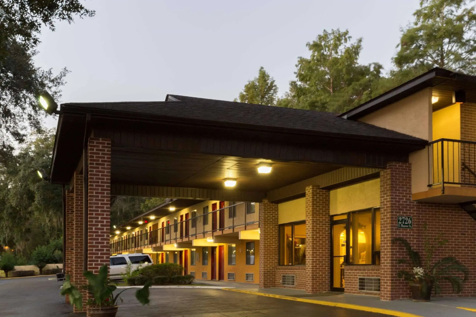 Howard Johnson Express Inn - Tallahassee