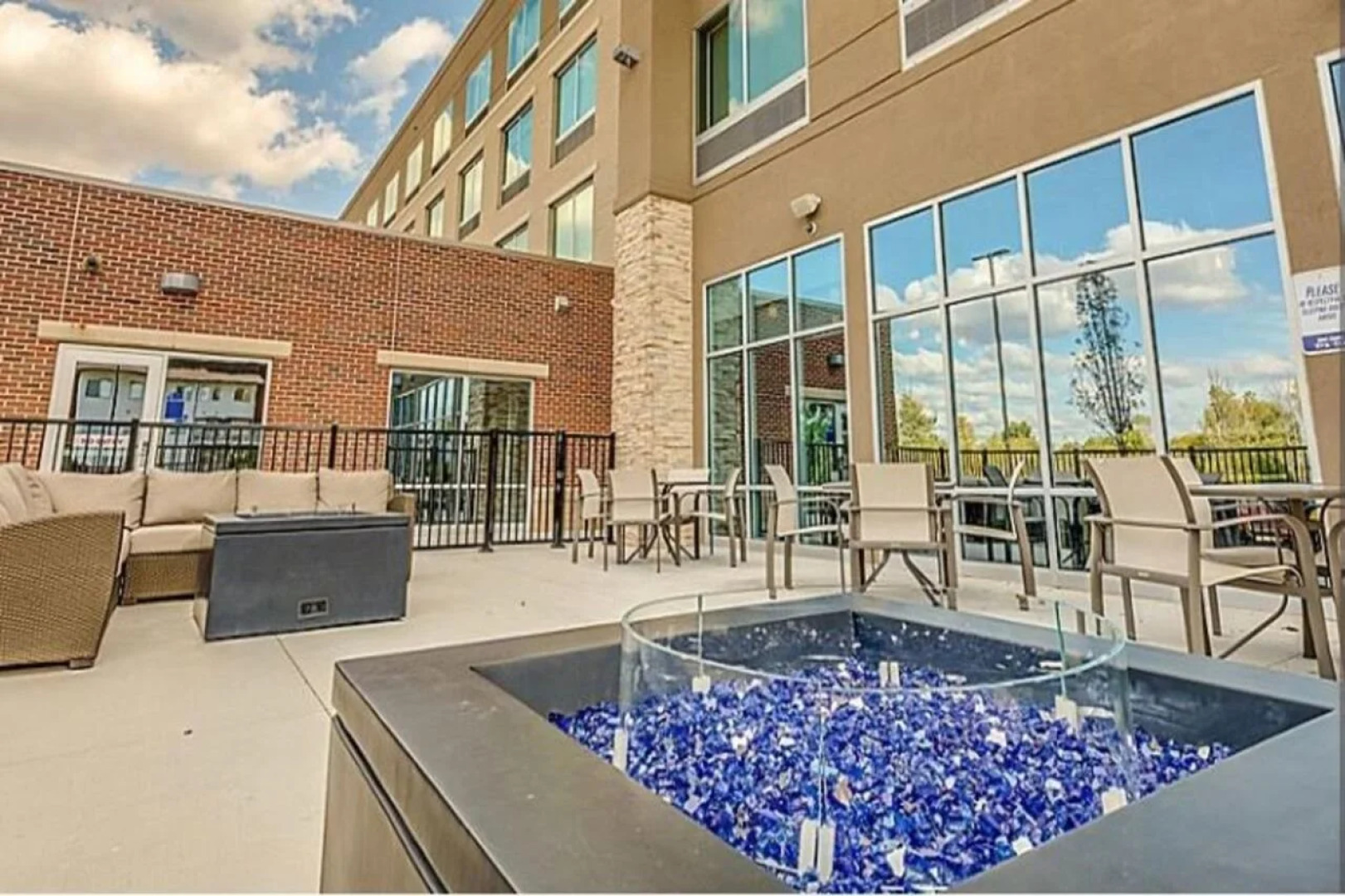 Holiday Inn Express & Suites Cedar Springs – Grand Rapids N by IHG