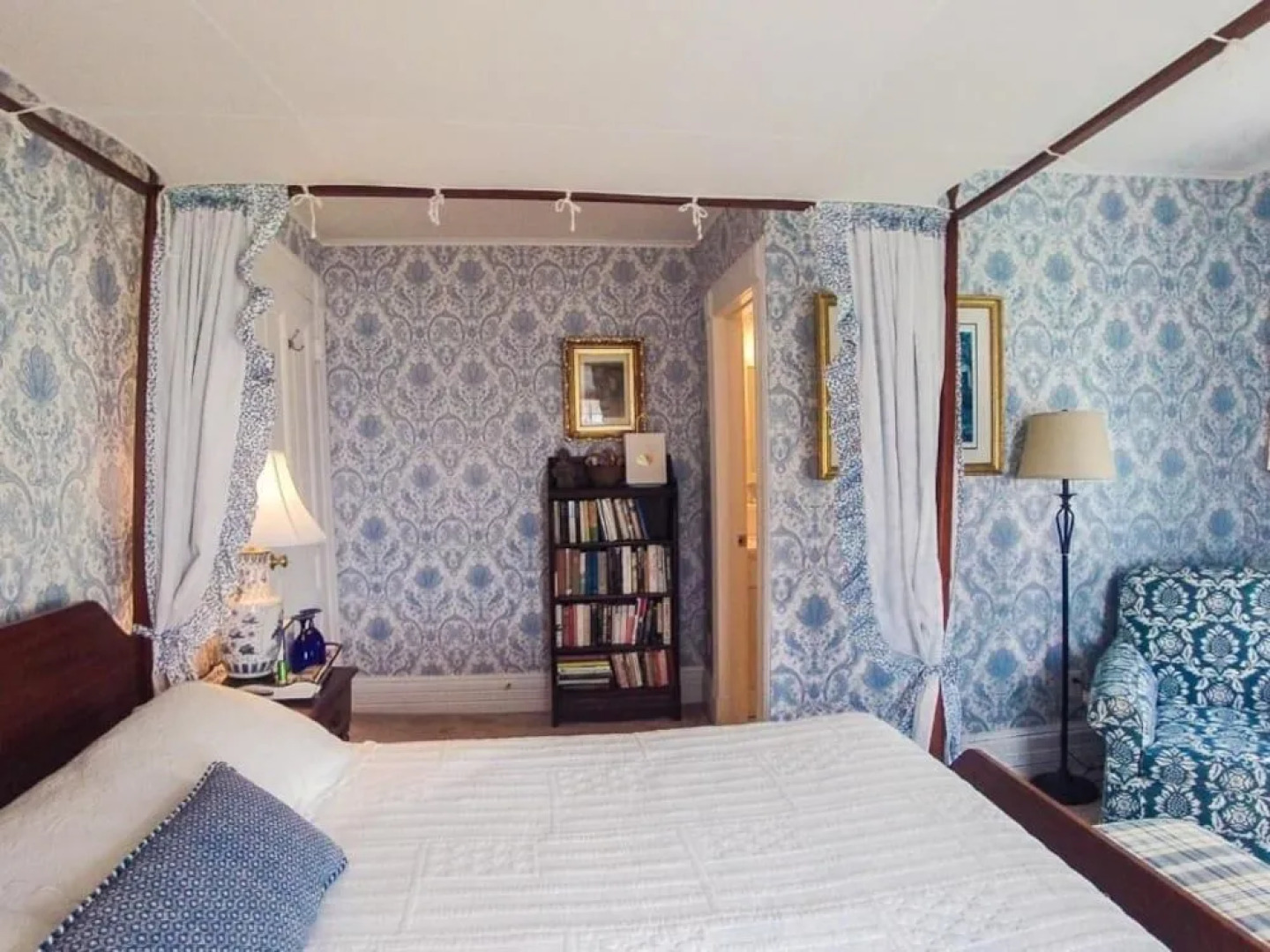 Harbor Knoll Bed & Breakfast