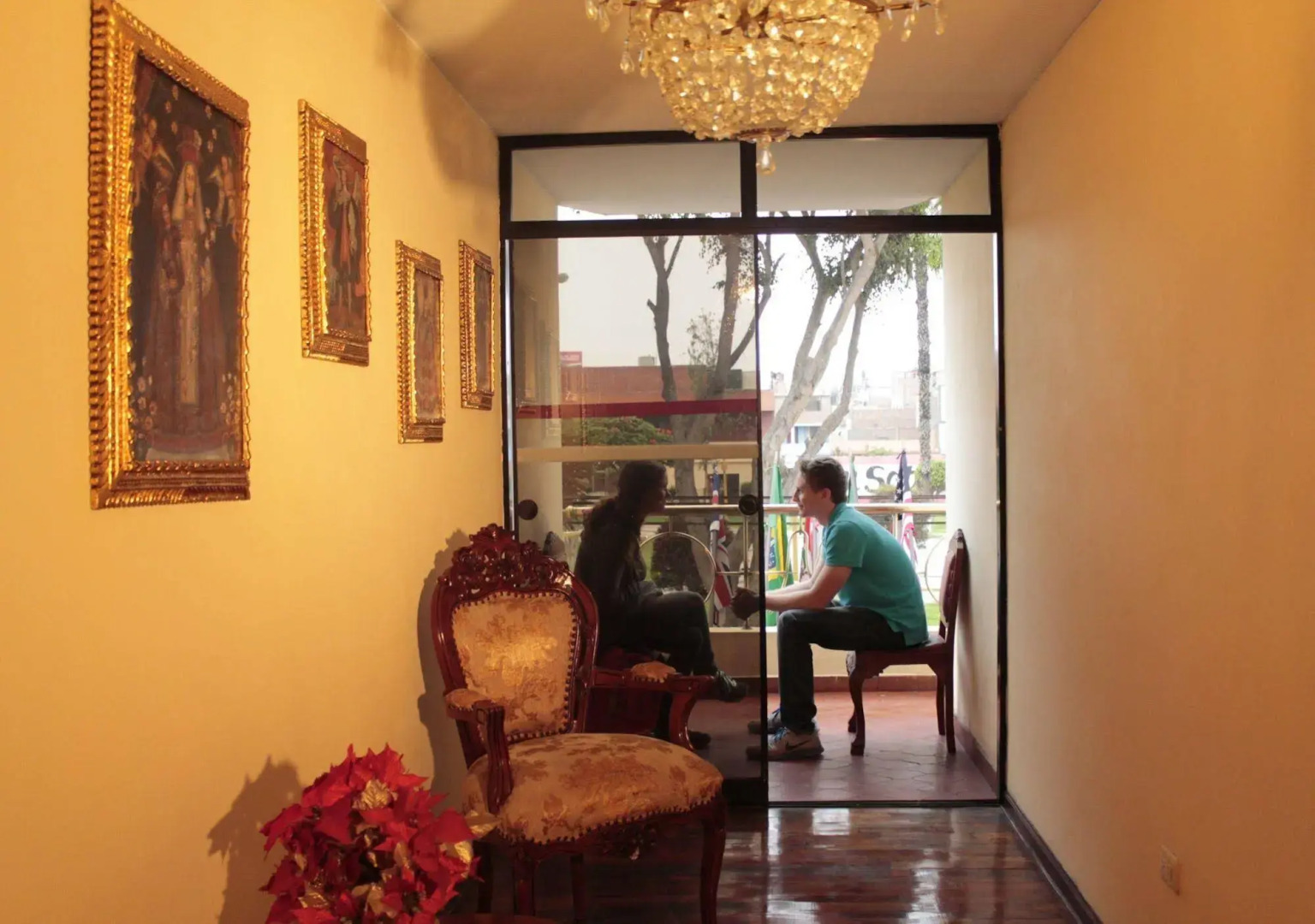 Hotel Manhattan Inn Airport