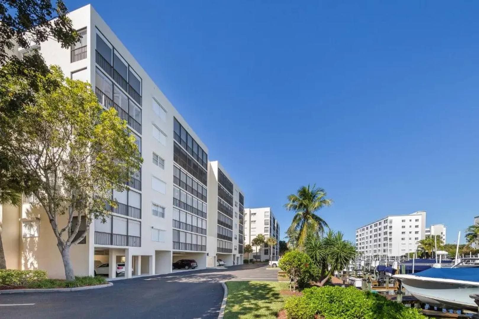 Hibiscus Pointe 733, 2 Bedrooms, WiFI, Heated Pool Access, Sleeps 6