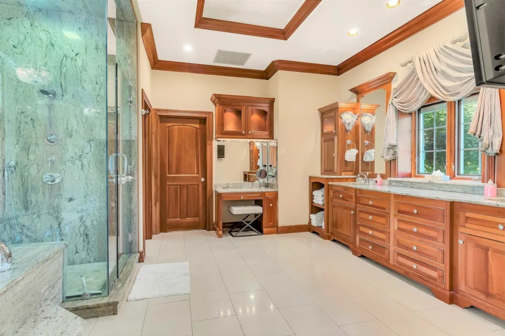 Tuckers Cove 7 Bedroom Home by RedAwning